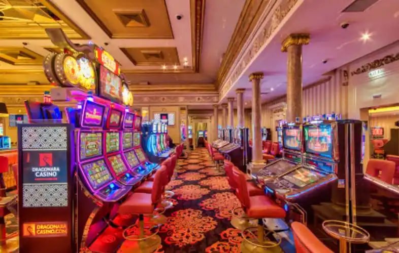 burmagam Live Casino Baccarat Table ဒီလာနှင့်ကစားနေသောမြင်ကွင်း